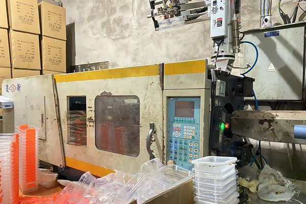 50度TPE透明料注塑成型現(xiàn)場